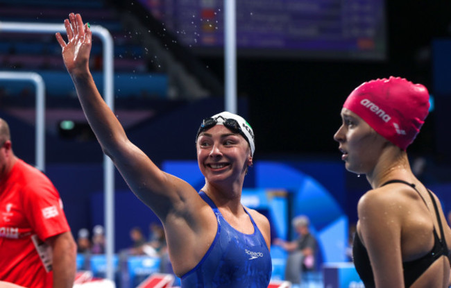 ellen-keane-acknowledges-the-crowd-before-the-race