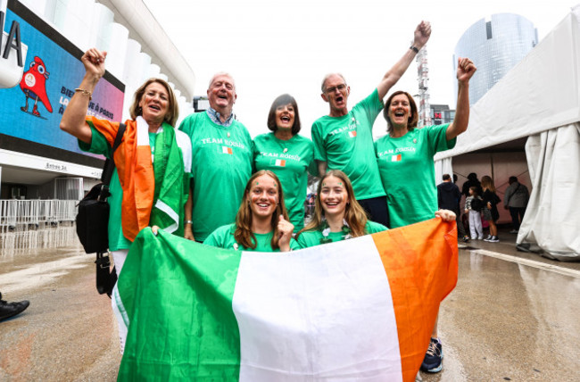 roisin-ni-riains-family-show-their-support-in-paris