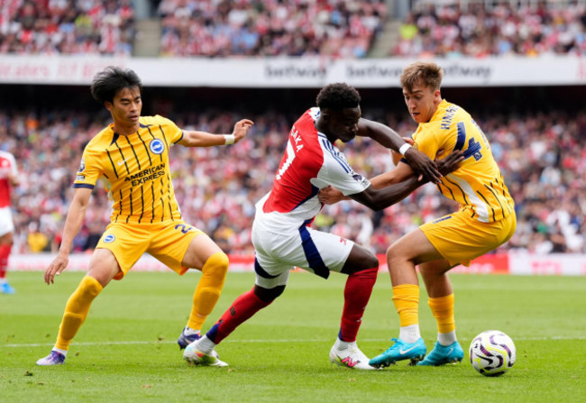 arsenals-bukayo-saka-centre-battles-for-the-ball-with-brighton-hove-albions-kaoru-mitoma-left-and-jack-hinshelwood-during-the-premier-league-match-at-the-emirates-stadium-london-picture-date