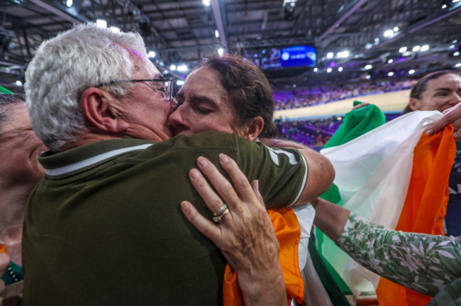 katie-george-dunlevy-shares-a-hug-with-her-dad-john-after-finishing-2nd