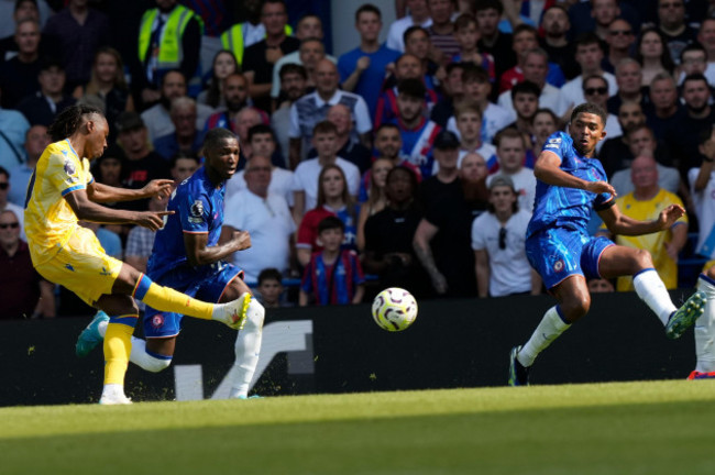 crystal-palaces-eberechi-eze-left-on-his-way-to-scoring-his-sides-first-goal-during-the-english-premier-league-soccer-match-between-chelsea-and-crystal-palace-at-the-stamford-bridge-stadium-in-lon