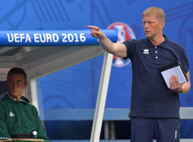 st-denis-france-22nd-june-2016-icelands-coach-heimir-hallgrimsson-reacts-during-the-group-f-preliminary-round-soccer-match-of-the-uefa-euro-2016-between-iceland-and-austria-at-the-stade-de-france