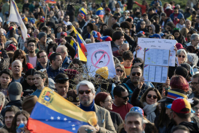 buenos-aires-argentina-17th-aug-2024-the-venezuelan-community-in-argentina-held-a-rally-in-different-parts-of-the-country-being-the-city-one-of-the-most-important-points-of-the-call-in-buenos-ai