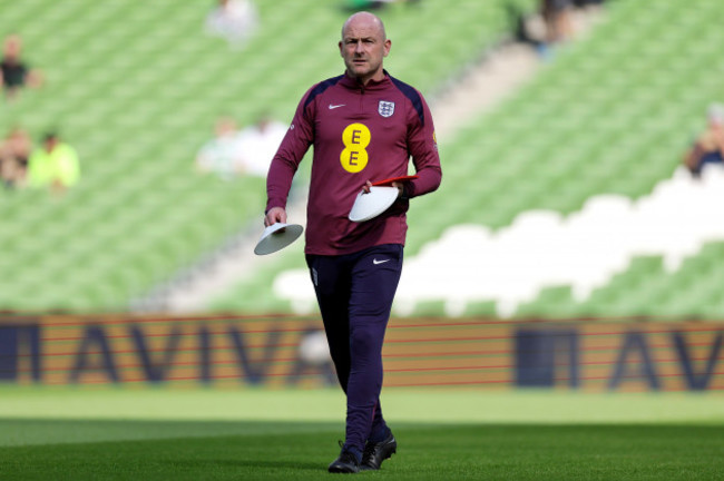 lee-carsley-inspects-the-pitch-before-the-game