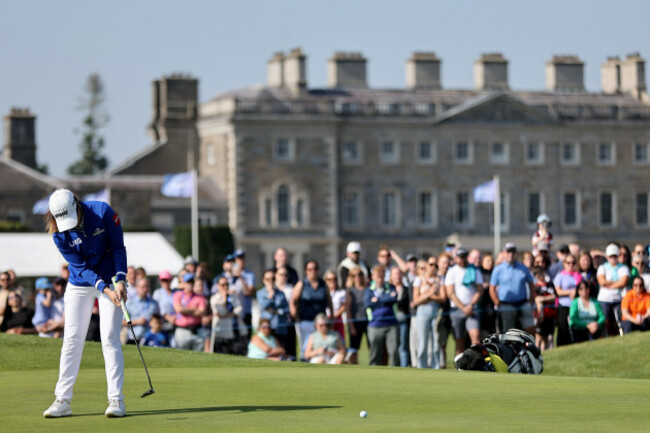 leona-maguire-on-the-18th-green