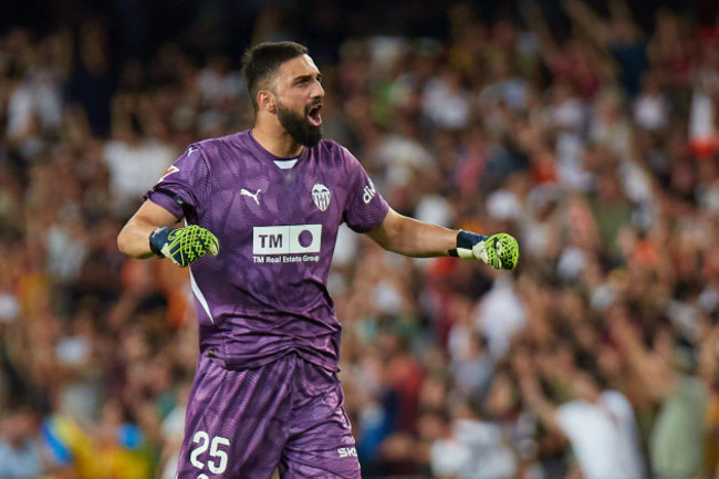 valencia-spain-01st-sep-2024-valencia-spain-august-31-giorgi-mamardashvili-goalkeeper-of-valencia-cf-celebrates-during-the-laliga-ea-sports-match-between-valencia-cf-and-villarreal-cf-at-mesta