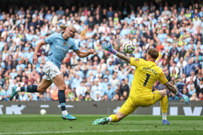 erling-haaland-of-manchester-city-scores-to-make-it-2-1-during-the-premier-league-match-manchester-city-vs-brentford-at-etihad-stadium-manchester-united-kingdom-14th-september-2024photo-by-mark