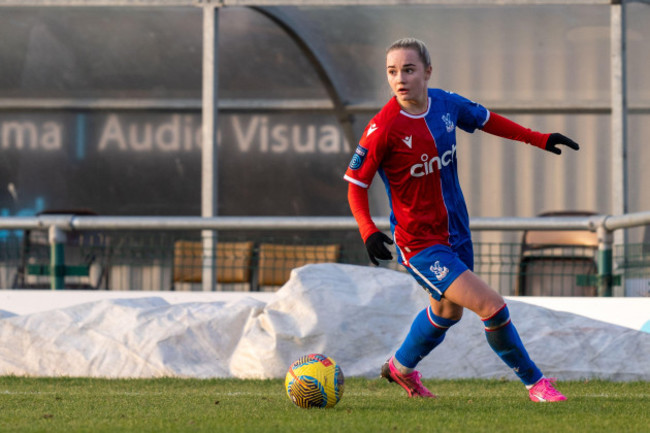 sutton-uk-28th-jan-2024-the-vbs-community-stadium-sutton-england-jan-28-2024-crystal-palace-forward-izzy-atkinson-77-during-the-fa-womens-championship-match-between-crystal-palace-and-charlto