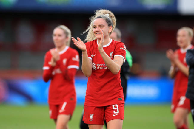 crawley-uk-18th-feb-2024-leanne-kiernan-of-liverpool-women-applauds-fans-at-full-time-during-the-fa-womens-super-league-match-between-brighton-hove-albion-women-and-liverpool-women-at-the-broad