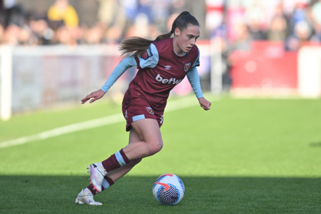 dagenham-on-sunday-24th-march-2024-jess-ziu-16-west-ham-goes-forward-during-the-barclays-fa-womens-super-league-match-between-west-ham-united-and-chelsea-at-the-chigwell-construction-stadium-dage