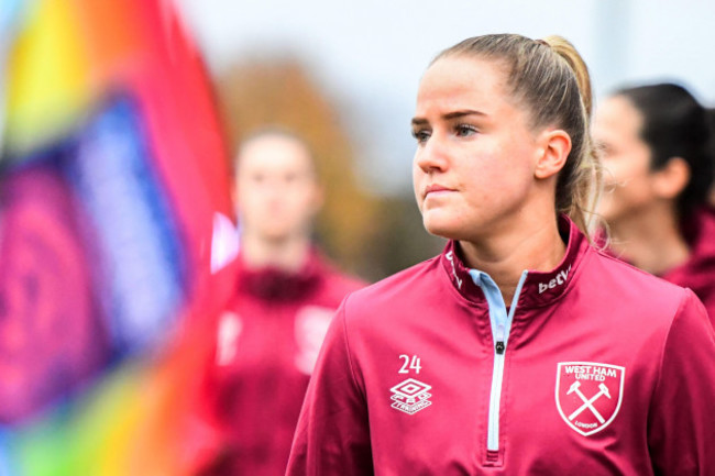 dagenham-uk-10th-december-2023-dagenham-uk-10th-dec-2023-jessie-stapleton-24-west-ham-warms-up-during-the-barclays-fa-womens-super-league-match-between-west-ham-united-and-everton-at-the-chigw