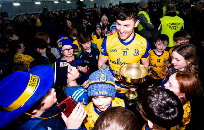 diarmuid-murtagh-after-the-game-with-with-some-fans