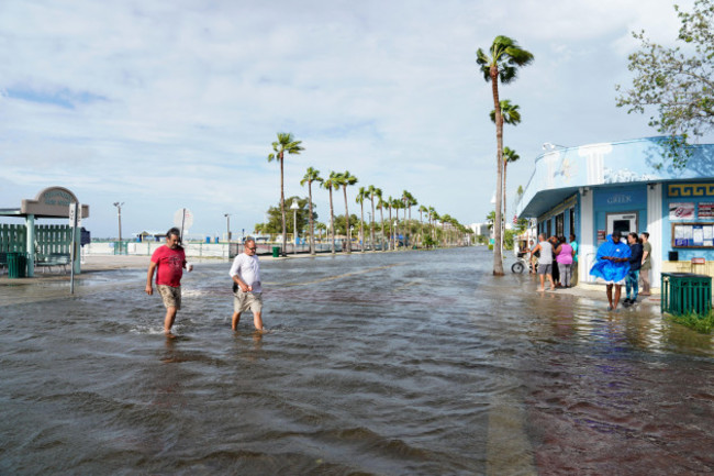 gulfport-florida-usa-26th-sep-2024-the-gulfport-waterfront-takes-on-water-as-hurricane-helene-makes-its-way-toward-the-florida-panhandle-in-gulfport-credit-image-martha-asencio-rhinet