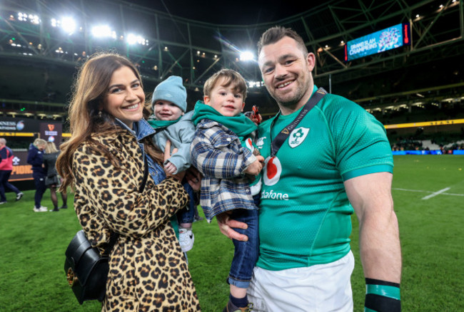 cian-healy-celebrates-winning-with-his-wife-laura-smith-and-their-children-beau-and-russell