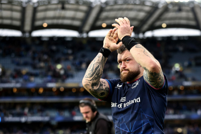 andrew-porter-applauds-the-fans-after-the-game