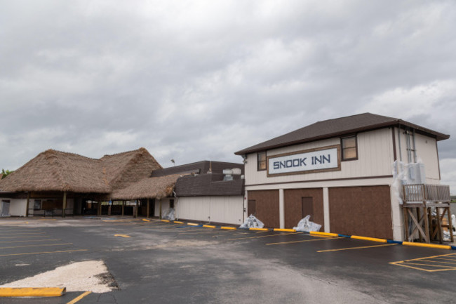 marco-island-usa-09th-oct-2024-all-across-marco-island-florida-business-and-homes-boarded-up-and-sandbagged-as-first-feeder-bands-are-crossing-the-island-from-marco-island-florida-collier-county