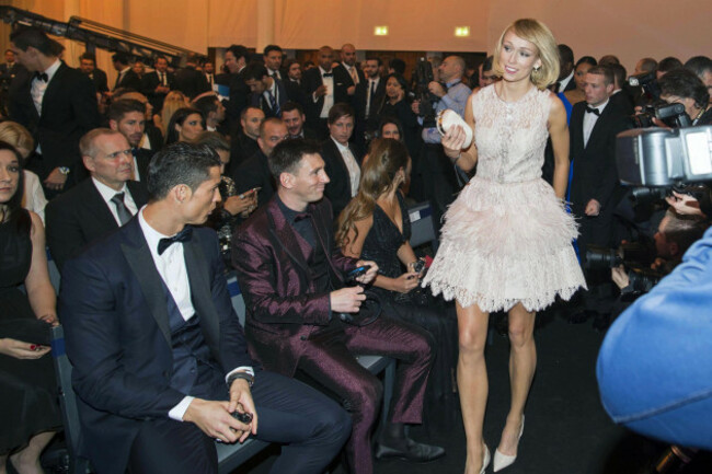 stephanie-roche-with-cristiano-ronaldo-and-lionel-messi