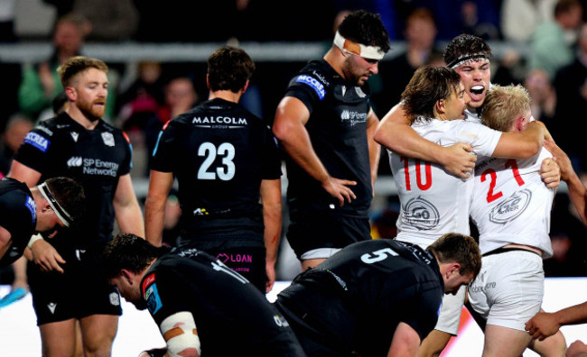 dave-shanahan-celebrates-scoring-a-late-try-to-win-the-game-with-jude-postlethwaite-and-aidan-morgan