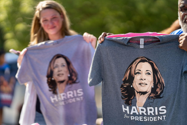 atlanta-georgia-usa-sep-20-2024-kamala-harris-t-shirts-being-sold-at-the-vice-presidents-speech-on-reproductive-freedom-photo-by-phil-mistry-phil-foto