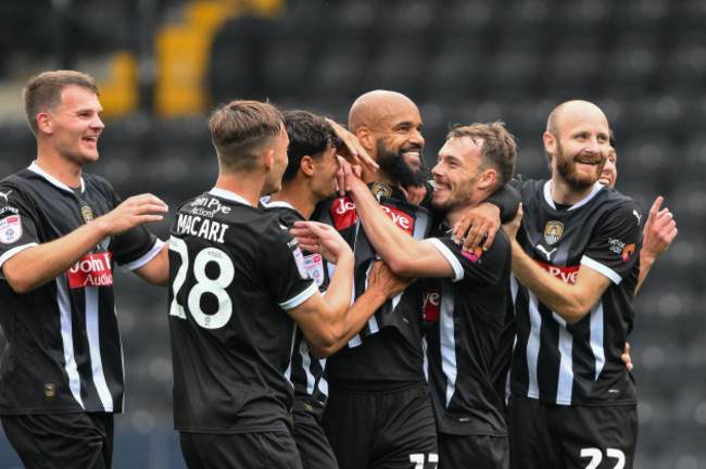 david-mcgoldrick-of-notts-county-celebrates-with-teammates-after-scoring-a-goal-to-make-it-1-0-during-the-sky-bet-league-2-match-between-notts-county-and-accrington-stanley-at-meadow-lane-nottingham