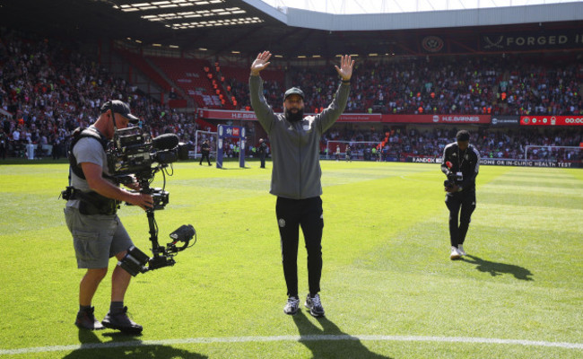 sheffield-uk-14th-may-2022-david-mcgoldrick-of-sheffield-utd-waves-to-the-crowd-after-it-announced-his-contract-would-not-be-renewed-during-the-sky-bet-championship-match-at-bramall-lane-sheffiel