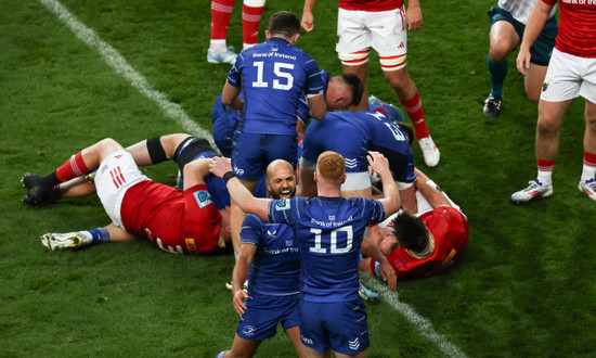 jamison-gibson-park-and-ciaran-frawley-celebrate-as-rg-snyman-scores-a-try