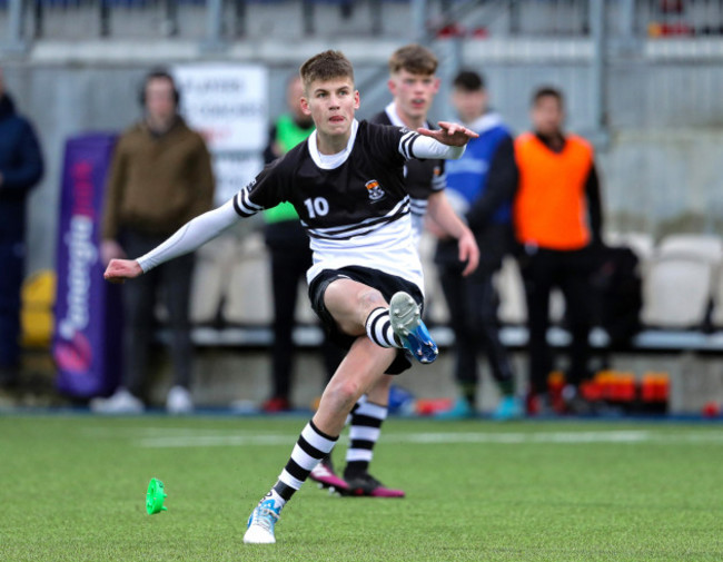 sam-prendergast-kicks-the-winning-penalty