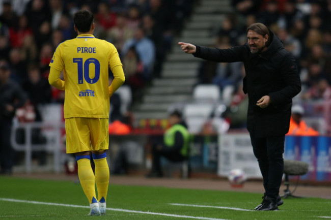 leeds-united-manager-daniel-farke-issues-instructions-to-leeds-uniteds-joel-piroe-during-the-sky-bet-championship-match-between-sunderland-and-leeds-united-at-the-stadium-of-light-sunderland-on-frid