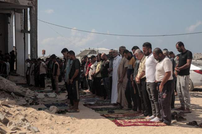 gaza-18th-oct-2024-people-perform-the-absentee-funeral-prayer-salat-al-ghaib-for-hamas-leader-yahya-sinwar-at-a-destroyed-mosque-in-the-southern-gaza-strip-city-of-khan-younis-on-oct-18-2024