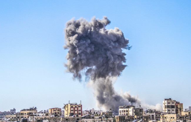 gaza-strip-palestine-20th-oct-2024-columns-of-smoke-rise-after-heavy-shelling-on-jabalia-camp-in-the-northern-gaza-strip-credit-image-mahmoud-issaquds-net-news-via-zuma-press-wire-edit