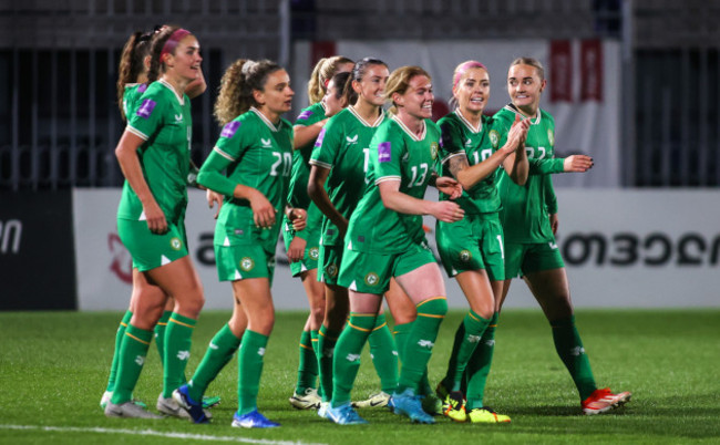 aoife-mannion-celebrates-scoring-their-sixth-goal-with-teammates