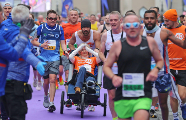 actor-colin-farrell-with-his-close-friend-emma-fogarty-running-in-the-irish-life-dublin-marathon-in-dublin-to-raise-money-for-people-living-with-epidermolysis-bullosa-eb-a-rare-genetic-skin-condi