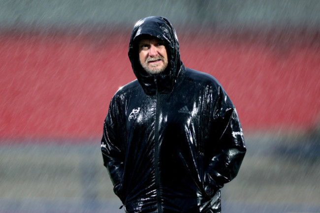 graham-rowntree-inspects-the-pitch-before-the-game