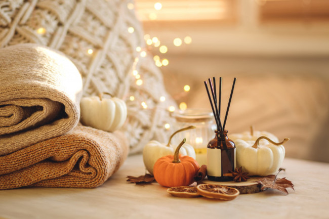 helloautumncozyslowliving-pumpkinaromaticcandlewarmsweaters