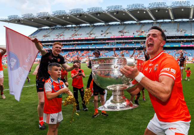 stefan-campbell-celebrates-with-the-sam-maguire