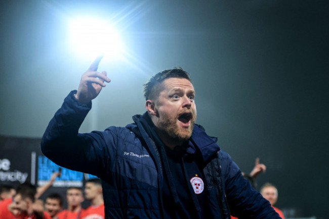 damien-duff-celebrates-winning