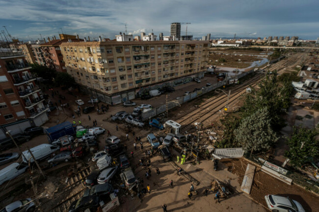 areas-of-the-level-crossing-between-alfafar-and-sedavi-affected-by-the-dana-on-november-1-2024-in-valencia-valencian-community-spain-the-sixth-death-toll-from-the-passage-of-the-dana-through-th