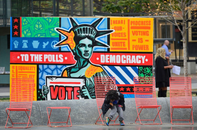 philadelphia-untied-states-04th-nov-2024-people-relax-in-love-parkjfk-plaza-during-lunch-time-a-day-ahead-as-the-nation-prepares-for-a-historic-2024-us-presidential-elections-in-center-city-phi