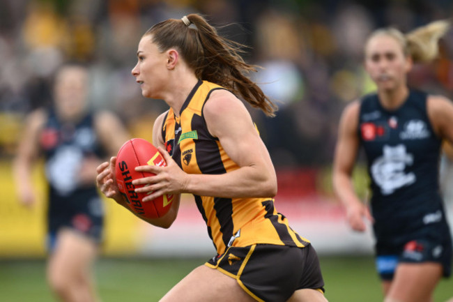 melbourne-australia-01st-sep-2024-aileen-gilroy-of-hawthorn-during-the-aflw-round-1-match-between-the-hawthorn-hawks-and-the-carlton-blues-at-kinetic-stadium-sunday-september-1-2024-aap-image