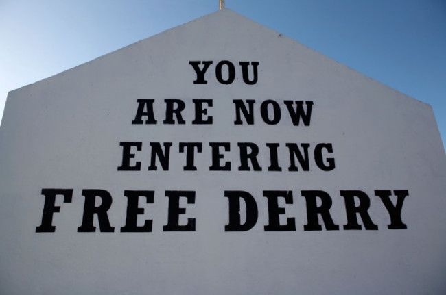 you-are-now-entering-free-derry-gable-wall-painting-at-free-derry-corner-in-the-bogside-area-of-derry-londonderry-northern-irela