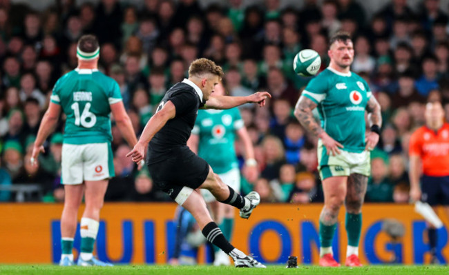 damian-mckenzie-kicks-a-penalty