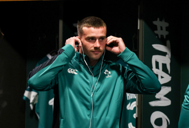 mack-hansen-in-the-changing-room-before-the-game