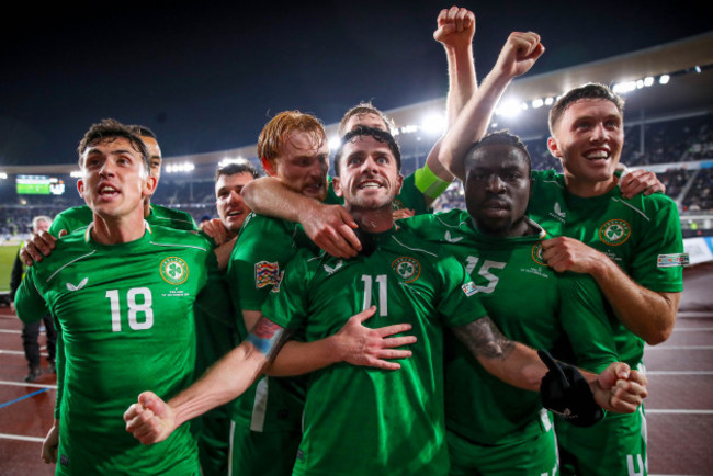 robbie-brady-celebrates-after-scoring-a-goal-with-teammates