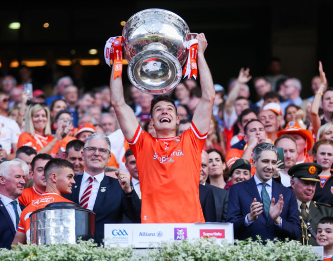 niall-grimley-lifts-the-sam-maguire