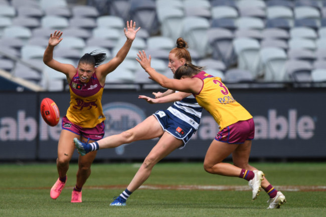 geelong-australia-20th-oct-2024-poppy-boltz-left-and-breanna-koenen-right-of-the-lions-and-aishling-moloney-of-the-cats-are-seen-in-action-during-the-aflw-round-8-match-between-the-geelong-cat