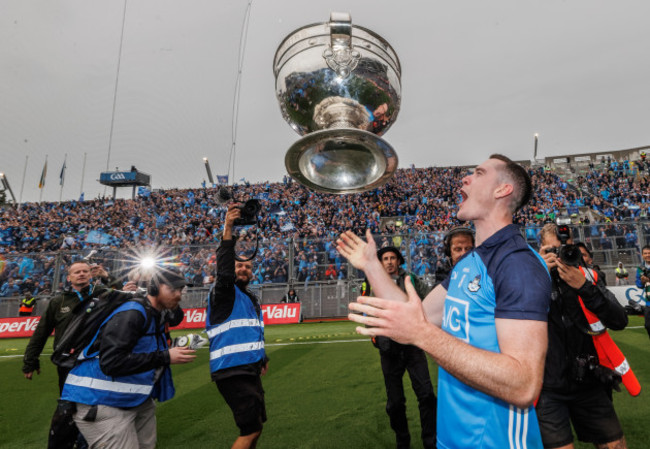 brian-fenton-celebrates-with-the-sam-maguire