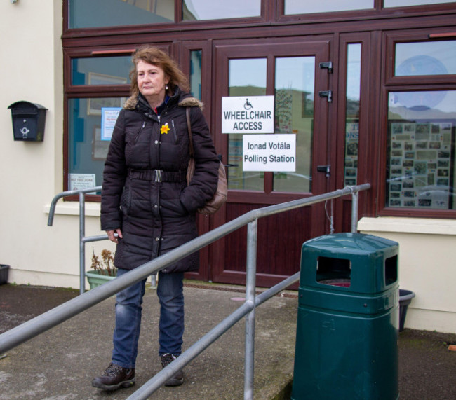 castletownshend-west-cork-ireland-08th-february-2020-polling-got-underway-in-the-general-election-today-the-first-time-voting-has-taken-place-on-a-saturday-since-the-foundation-of-the-state-cred