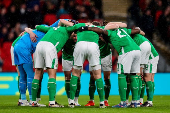 the-ireland-team-huddle-ahead-of-the-game