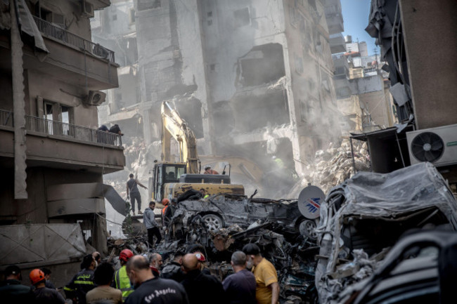 beirut-lebanon-24th-nov-2024-rescue-work-continues-after-an-israeli-airstrike-flattened-an-8-floor-residential-building-in-basta-central-beirut-leading-to-the-deaths-of-at-least-11-people-with