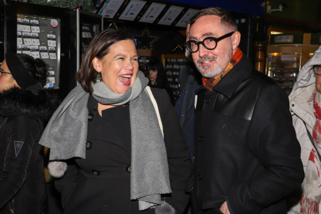 sinn-fein-leader-mary-lou-mcdonald-and-housing-spokesperson-eoin-o-broin-during-a-visit-to-georges-street-arcade-to-canvas-and-meet-with-voters-photo-liam-murphy-alamy